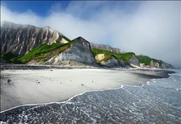 صخره های سفید جزیره ی ایتوروپ ،روسیه