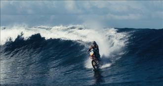 مردی که می‎تواند....روی آب...موتورسواری کند؟