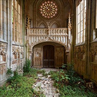یک کلیسای متروکه در فرانسه