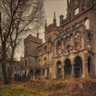 یک قلعه مخروبه در شهر کوپیک کشور لهستان